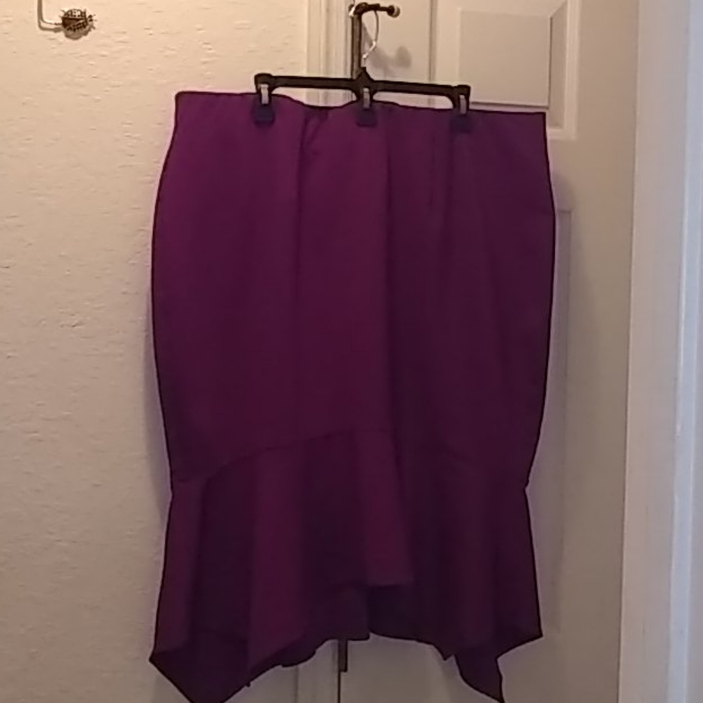 Ladies Lane Bryant Plus Fuchsia Skirt 💜